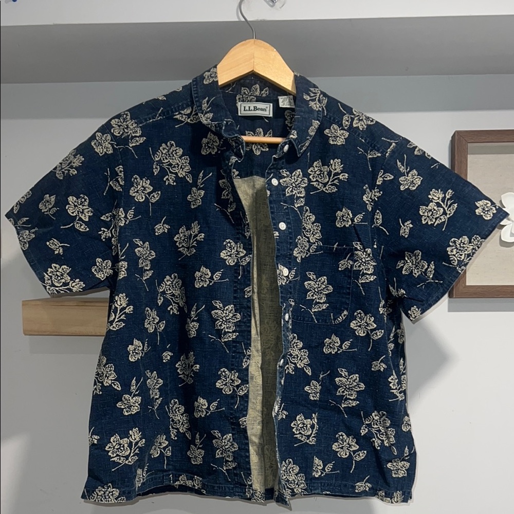 Vintage women’s L.L.Bean Blue Floral Button-Up‎ Shirt